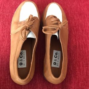 Leather Oxford woman’s shoe